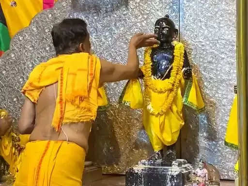 छोटी काशी में छाया राम जन्मोत्सव का उल्लास: राम मंदिरों में गूंजी रामधुनी