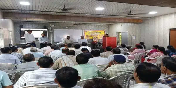 शैक्षिक गुणवत्ता, डिजिटल उपस्थिति और शत-प्रतिशत नामांकन करें : बीएसए