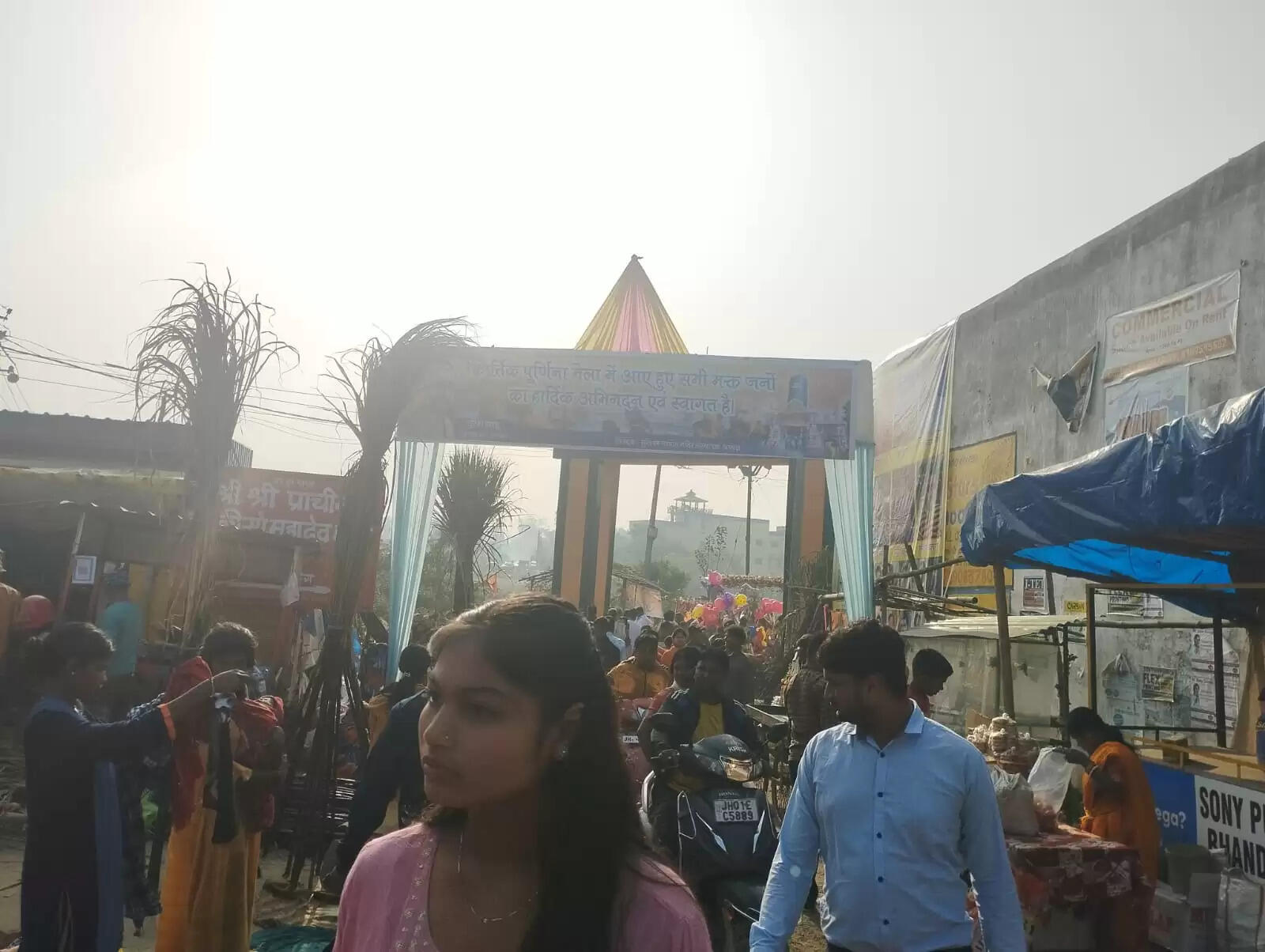 कार्तिक पूर्णिमा पर सैकड़ों लोगों ने स्वर्णरेखा नदी में लगाई आस्था की डुबकी