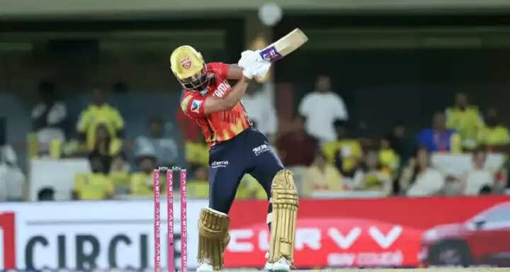 धीमी ओवर गति के कारण पंजाब किंग्स के कप्तान श्रेयस अय्यर पर लगा जुर्माना