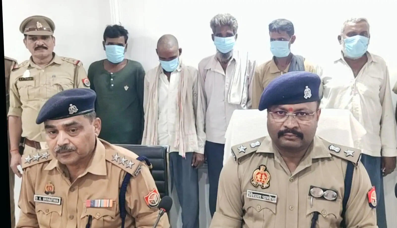 बलरामपुर में कुख्यात गो-तस्कर गिरोह पर गैंगस्टर एक्ट की कार्रवाई, पांच गिरफ्तार