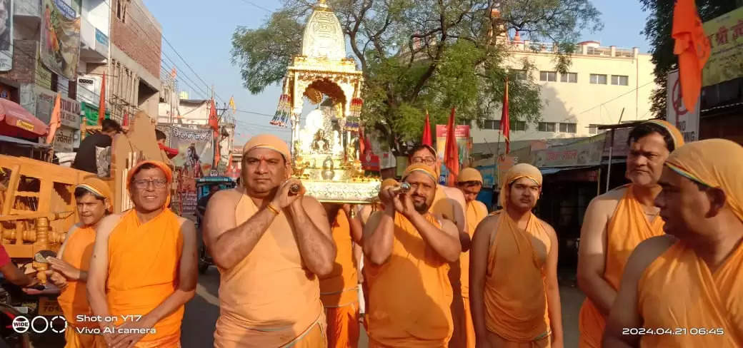 महावीर जयंती पर खूंटी में निकली शोभायात्रा, भगवान को कराया गया नगर भ्रमण