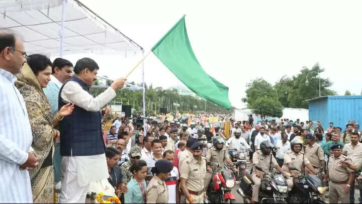 हेलमेट न पहनने की छोटी सी लापरवाही का नुकसान पूरे परिवार को न भुगतना पड़े : मुख्यमंत्री डॉ. यादव