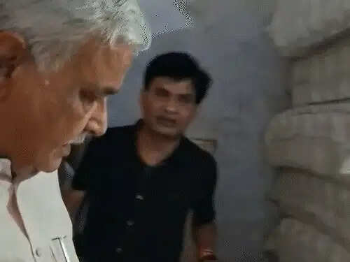 नकली खाद-बीज पर कृषि मंत्री का बड़ा एक्शन: कानोता के हीरावाला की फैक्ट्री पर मारा छापा