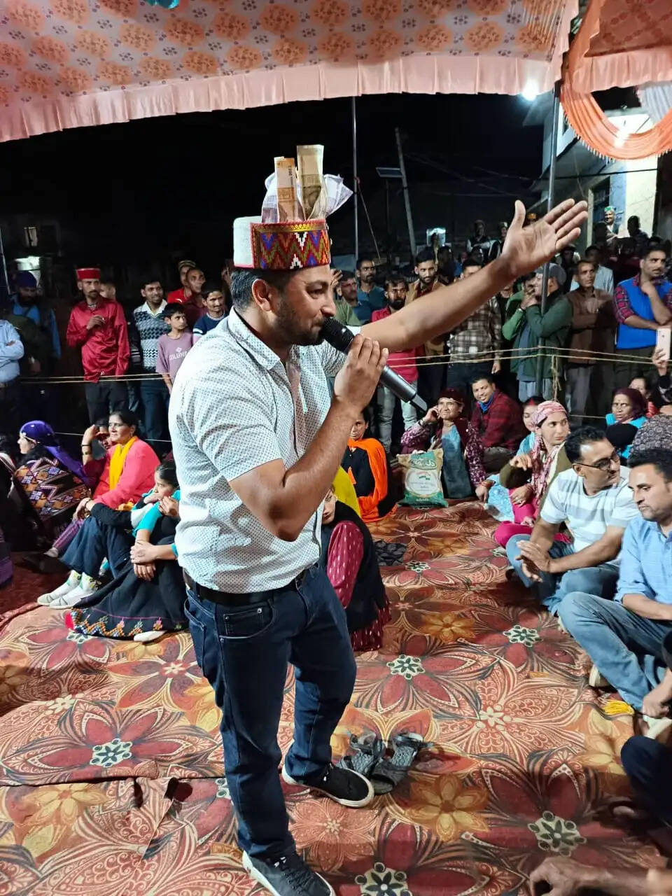 लोक कलाकारों ने थाची मेले की तीसरी सांस्कृतिक संध्या में जमाया रंग
