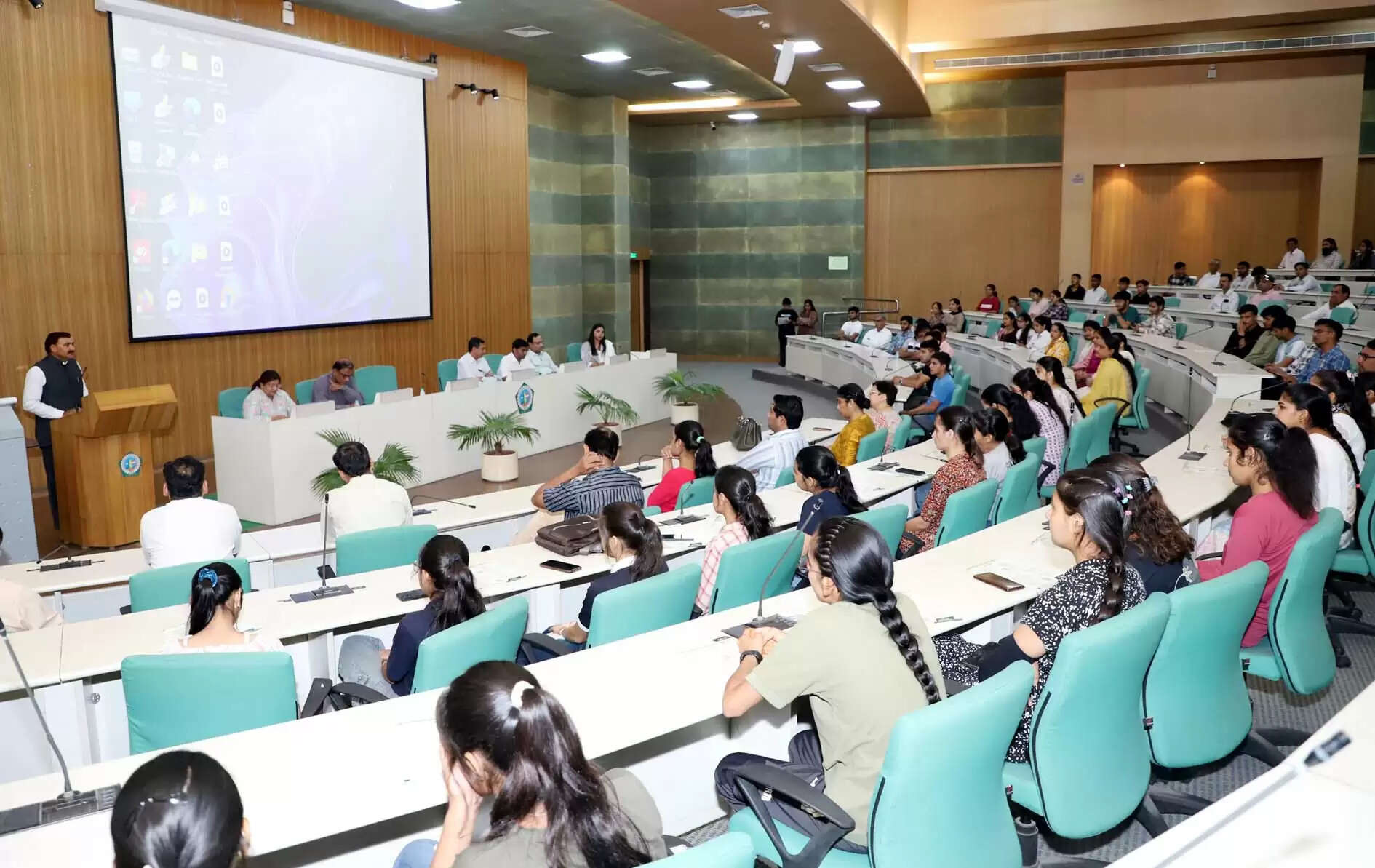 गुरु जम्भेश्वर विवि विद्यार्थियों को करियर चुनने में सहायता करने के लिए प्रतिबद्ध : प्रो. नरसी राम बिश्नोई