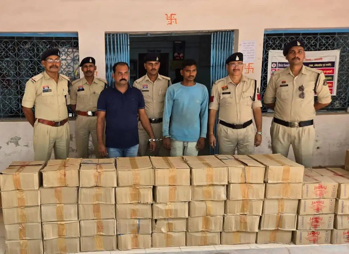 53 पेटी शराब के साथ धौराभाठा के दो ग्रामीण गिरफ्तार