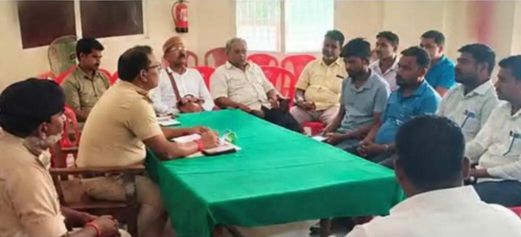 गणेश चतुर्थी व विश्वकर्मा पूजा को लेकर शांति समिति की बैठक