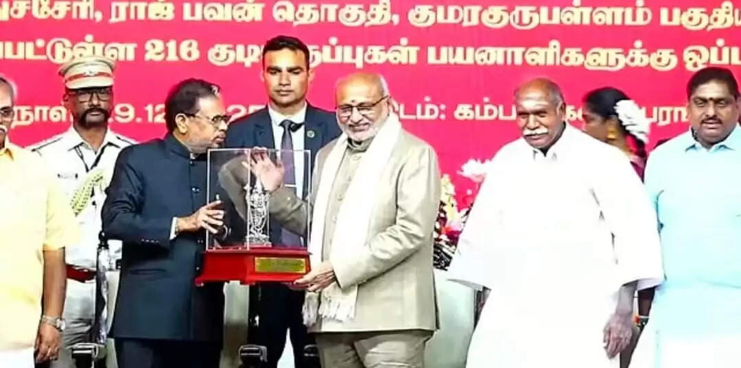 पुदुचेरी में उपराष्ट्रपति ने विद्यार्थियों को दी प्रौद्योगिकी का उपयोग उत्साह व नैतिक जागरूकता के साथ करने की सलाह