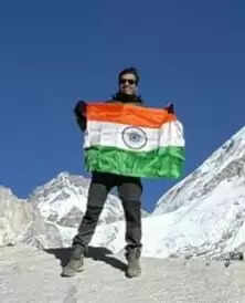 आकाश ने एवरेस्ट की गोद में फहराया शाहपुरा का परचम