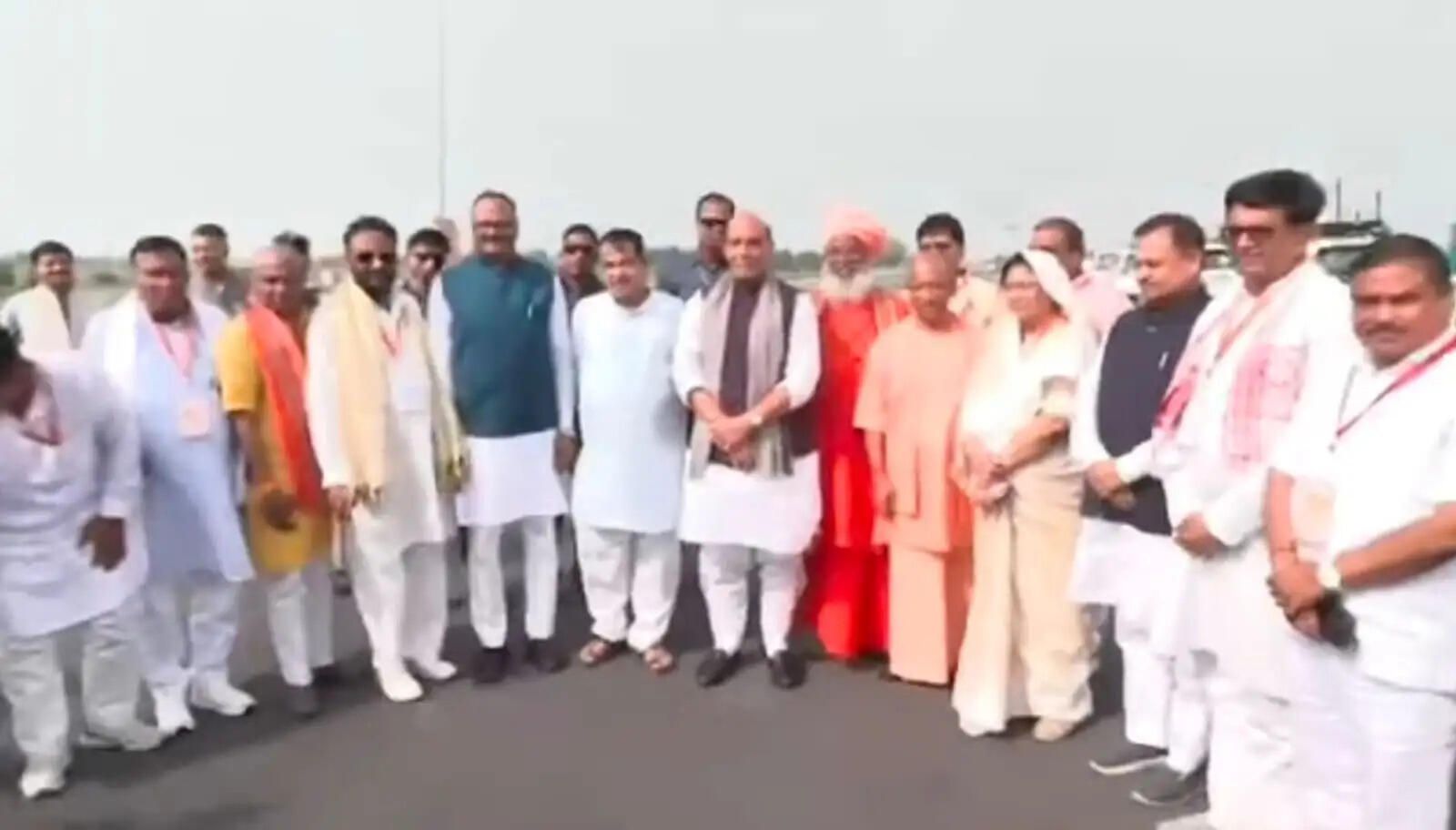 राजनाथ-गडकरी ने किया लखनऊ-कानपुर एक्सप्रेसवे का उद्घाटन