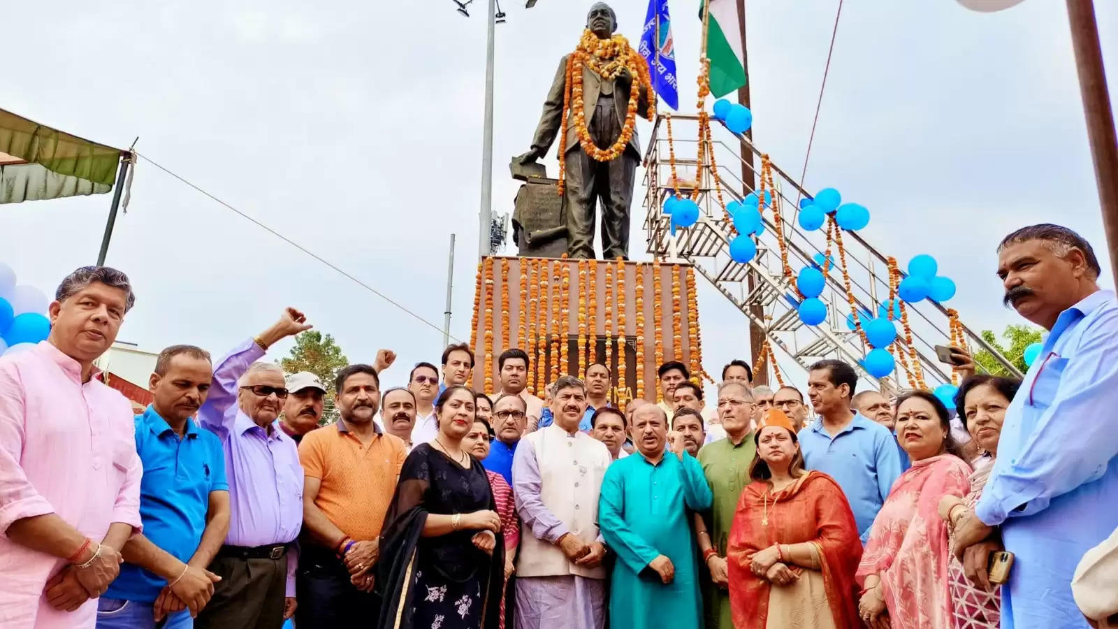 भाजपा ने पूरे जम्मू-कश्मीर में डॉ. अंबेडकर को उनकी जयंती पर श्रद्धांजलि अर्पित की