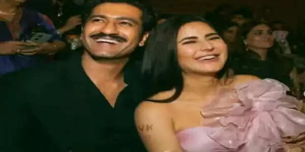 कैटरीना कैफ ने पति विक्की के नाम की लगाई मेहंदी