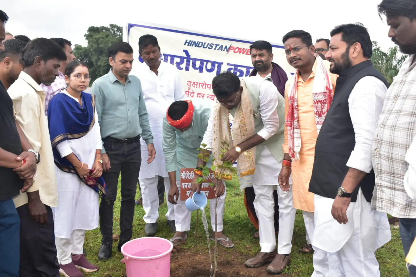 अनूपपुर: अमरकंटक में सामूहिक श्रमदान में प्रभारी मंत्री ने किया श्रमदान, लगाया पौधा, 376 पौधों का किया गया रोपड़