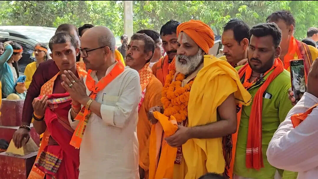बेरुई में भव्य कलश यात्रा के साथ श्रीलक्ष्मी नारायण महायज्ञ शुरू