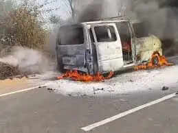 मध्य&nbsp;प्रदेश में चलती गाड़ियों में आग की घटनाएं बढ़ीं,&nbsp;नर्मदापुरम में एंबुलेंस, खंडवा में पिकअप और शहडोल में स्कॉर्पियो में लगी आग