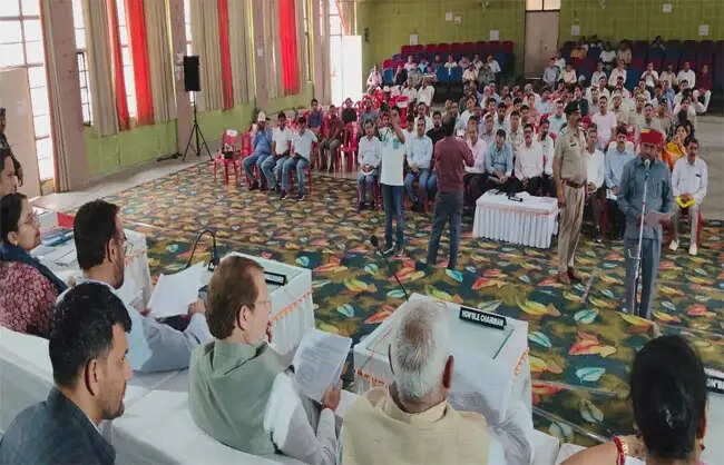 नारनौल : हेराफेरी मामले में कुतबापुर सरपंच को मंत्री ने किया सस्पेंड