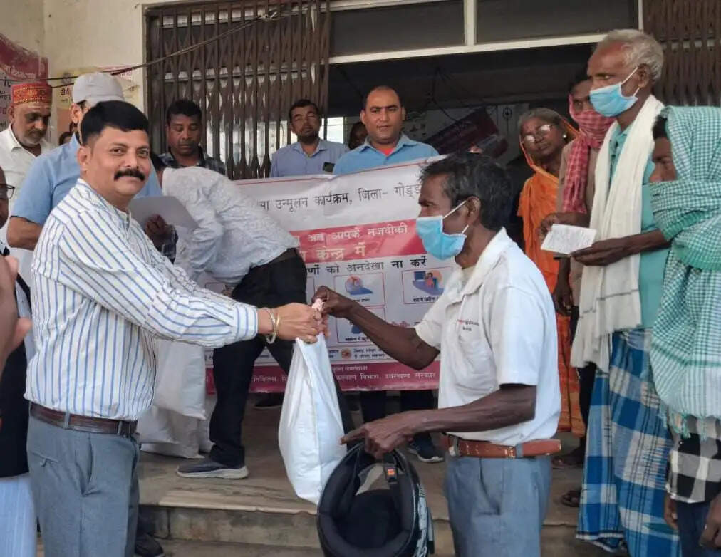 टीबी उन्मूलन की दिशा में बड़ी पहल, पोषण किट वितरण के लिए सीएसआर टीम सम्मानित