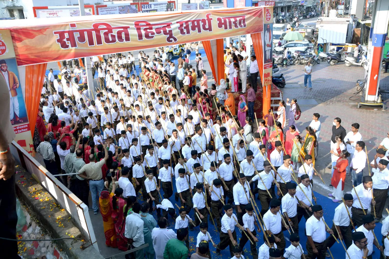 तीन धाराएं, एक संगम... कदमताल से गूंजा डूंगरपुर