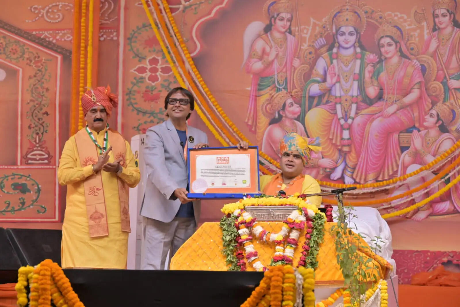 ज्ञान प्रकाश सिंह की श्रीराम कथा में विश्व रिकॉर्ड, 11 करोड़ एक बार लिखा गया राम नाम