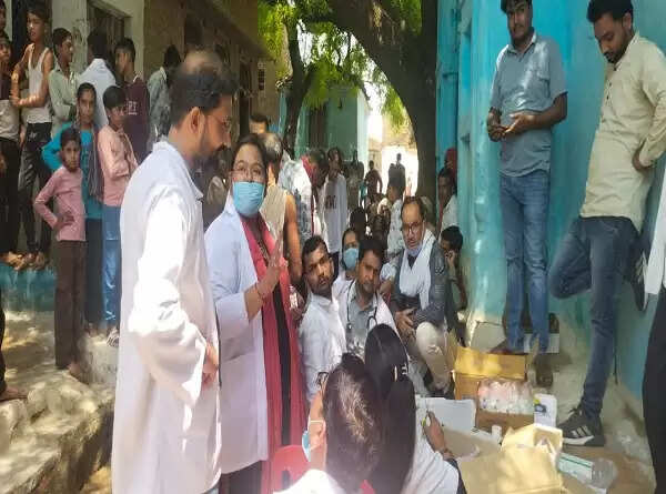 महोबा में 53 लोग फूड पॉइजनिंग से बीमार