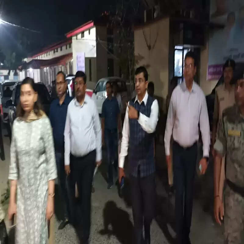 पूर्णिया जिले के नये डीएम कुंदन कुमार ने पदभार संभालाविकास पहली प्राथमिकता,सभी को मिलजुलकर टीम भावना के रूप में करना होगा काम : जिलाधिकारी