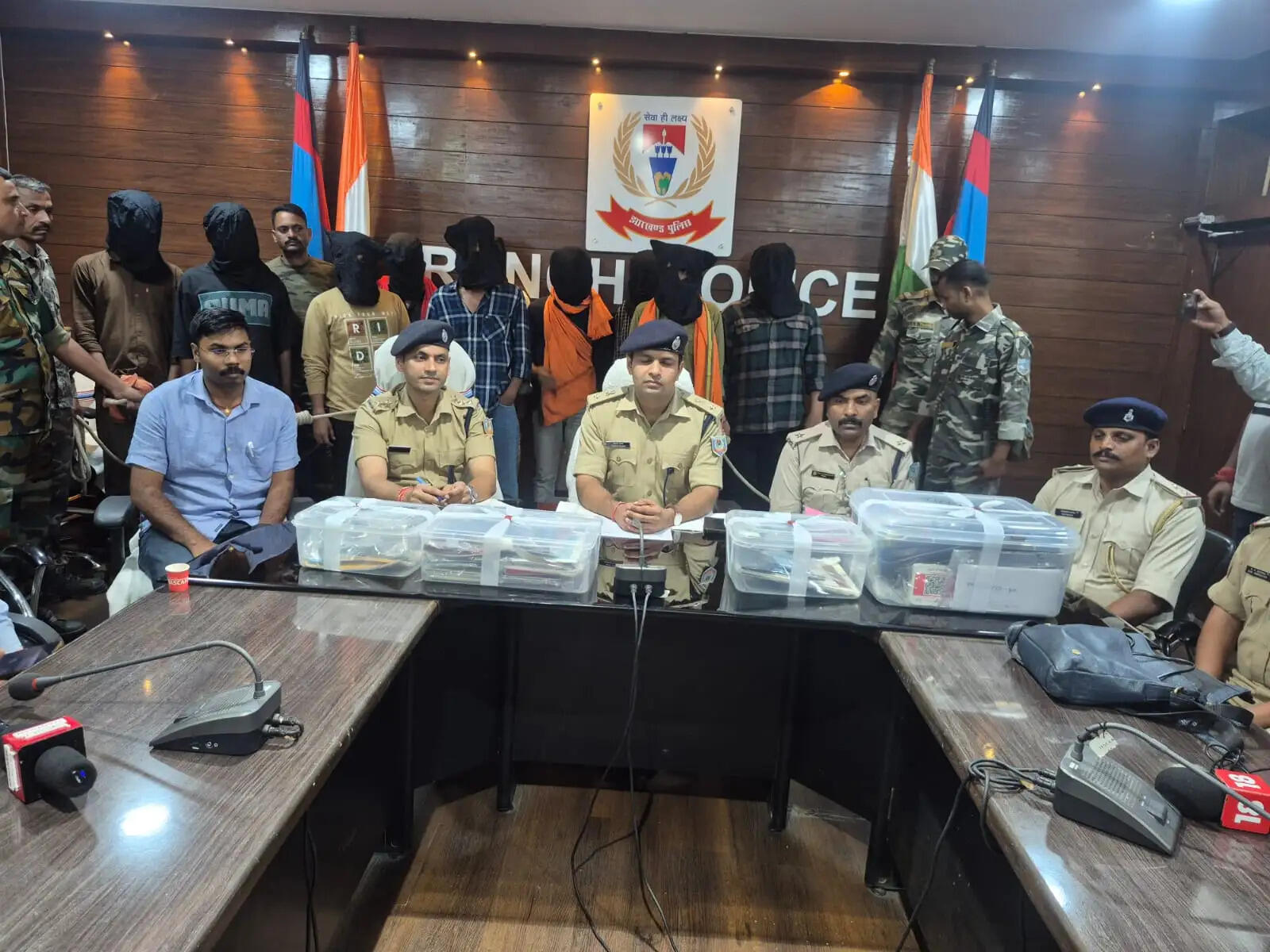 साइबर ठगी मामले में 10 गिरफ्तार और एक निरुद्ध