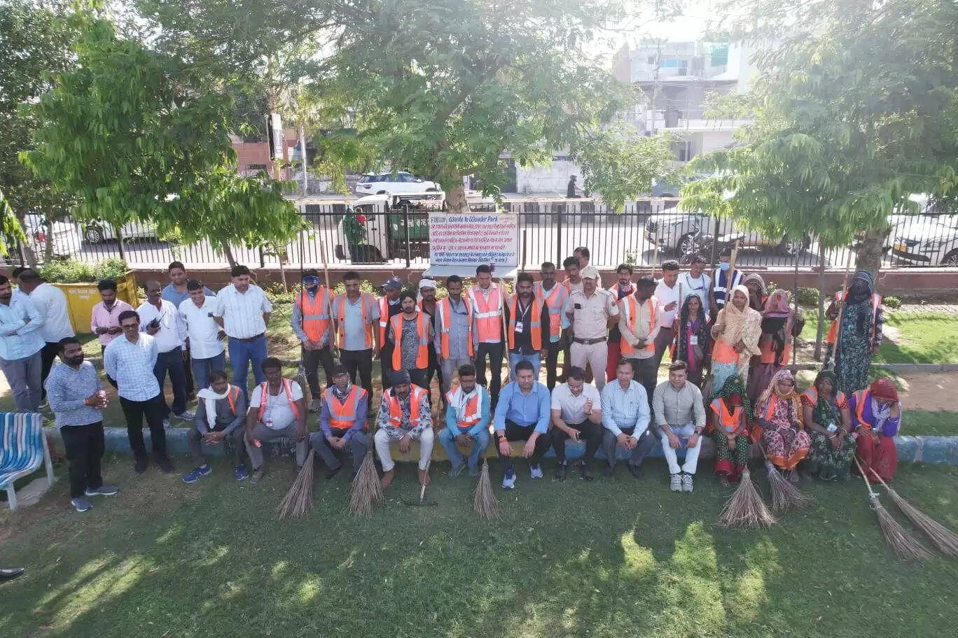 सफाई सेवा मैराथन: जलमहल की पाल पर विशेष अभियान में एयरफोर्स व पुलिस जवानों ने संभाली कमान