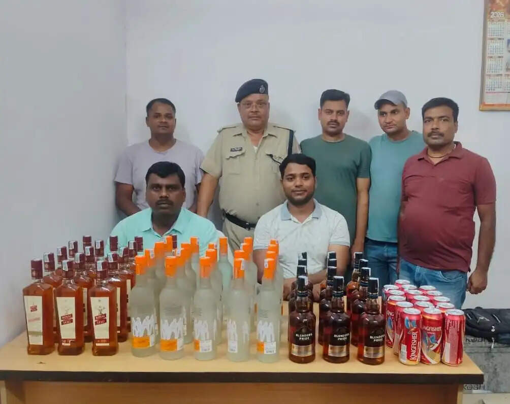छपरा जंक्शन पर ट्रेन से विदेशी शराब बरामद