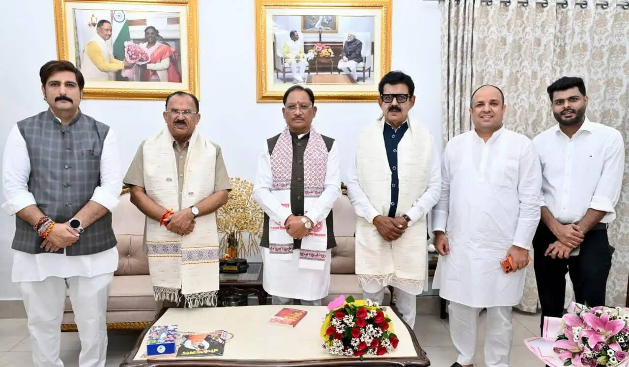 मुख्यमंत्री साय से राजस्थान विधानसभा अध्यक्ष वासुदेव देवनानी ने की सौजन्य भेंट