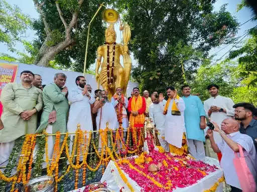 भोपाल : गुफा मंदिर में मनाया जा रहा परशुराम जन्मोत्सव, शिवराज और नरोत्तम मिश्रा ने की पूजा-अर्चना