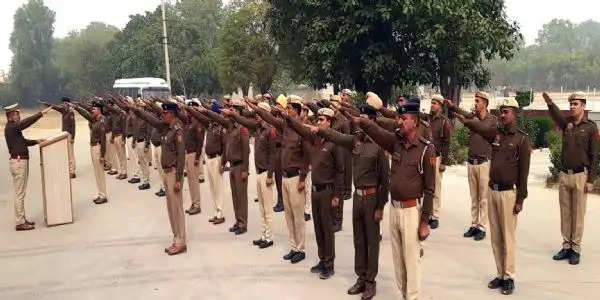 फतेहाबाद : पुलिस कर्मचारियों ने ली संविधान की रक्षा करने की शपथ