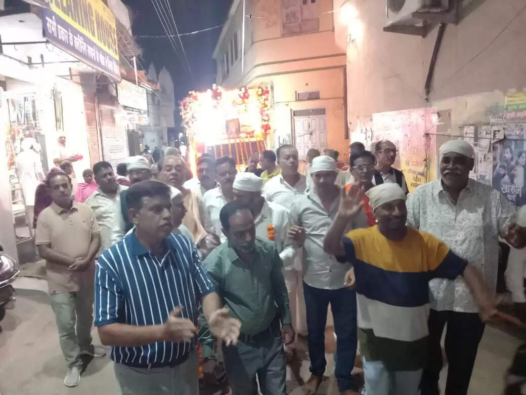 धमतरी : श्रीगुरूनानक देव के 556 वें जन्मोत्सव पर सिंधी समाज निकाली शोभायात्रा