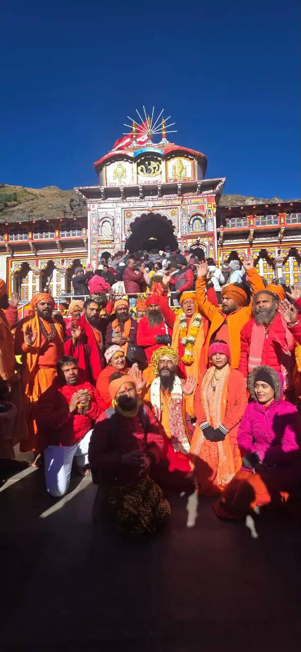 जूना अखाड़े की पवित्र छड़ी यात्रा का केदारखंड भ्रमण पूर्ण