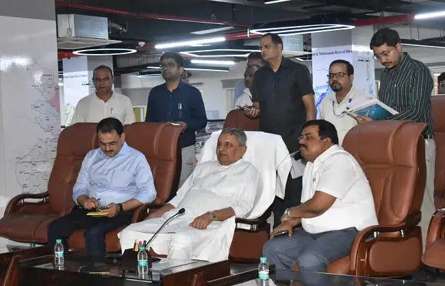 उपमुख्यमंत्री ने कमांड कंट्रोल सेंटर से बिहार में बाढ़ की वर्तमान स्थिति का लिया जायजा