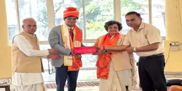 गुरुकुल में डॉ. बुद्धा का वैदिक रीति से किया स्वागत