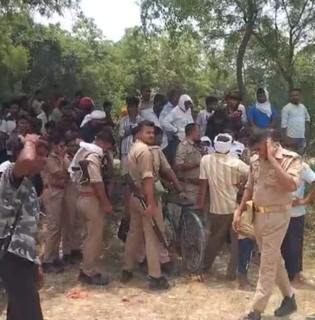 प्रेमिका से शादी की जिद में मोबाइल टावर पर चढ़ा युवक, आश्वासन मिलने पर उतरा