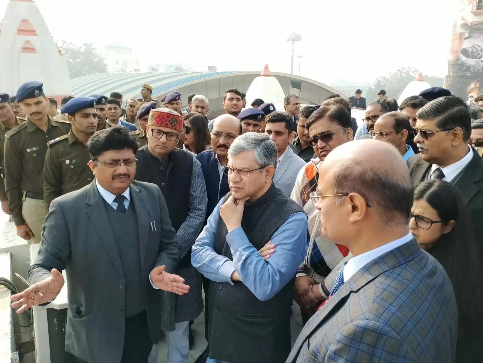 वाराणसी जंक्शन को बनाएंगे वर्ल्ड क्लास का स्टेशनः रेलमंत्री