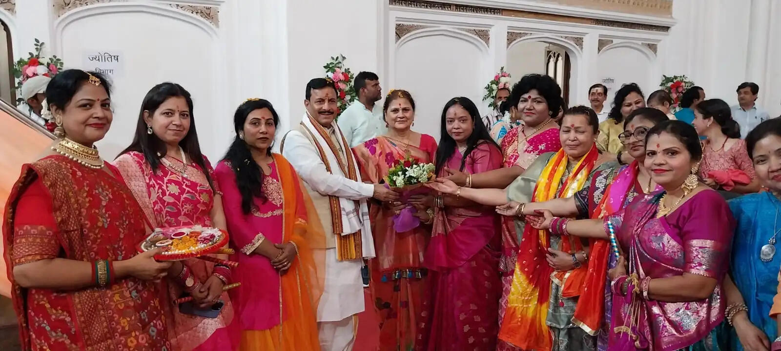 वाराणसी : गुजरात स्थापना दिवस पर सम्पूर्णानन्द संस्कृत विश्वविद्यालय में डांडिया–गरबा की रंगारंग प्रस्तुति
