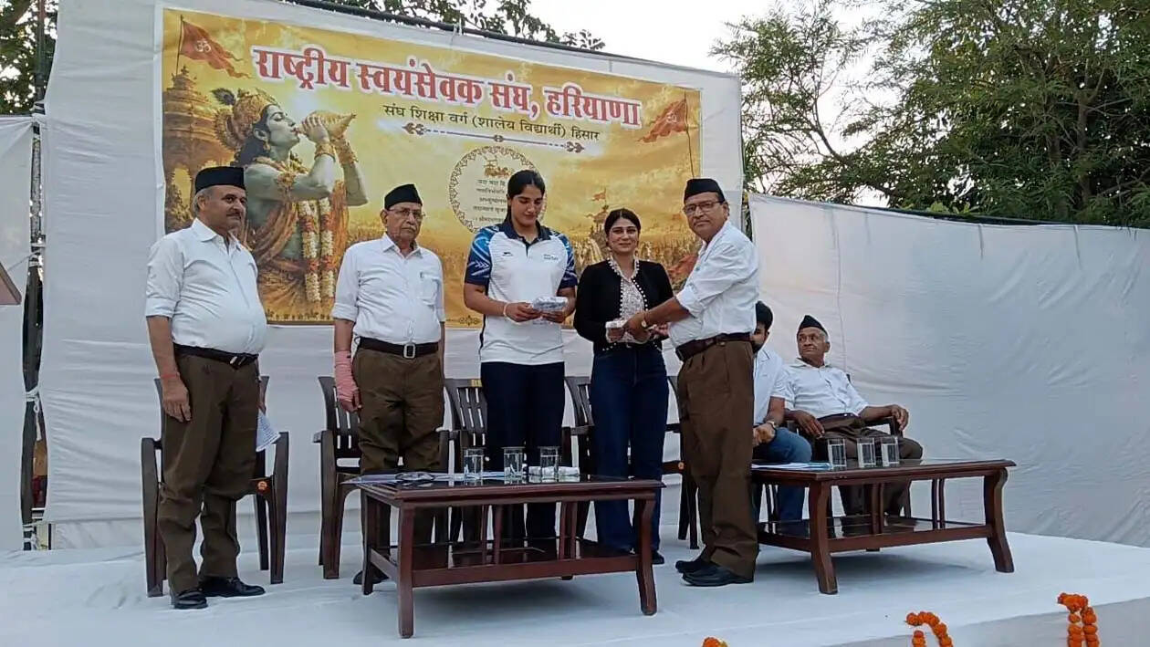 हिसार : संगठित समाज ही राष्ट्र को वैभव तक पहुंचाने में सक्षम : प्रो. सीताराम व्यास