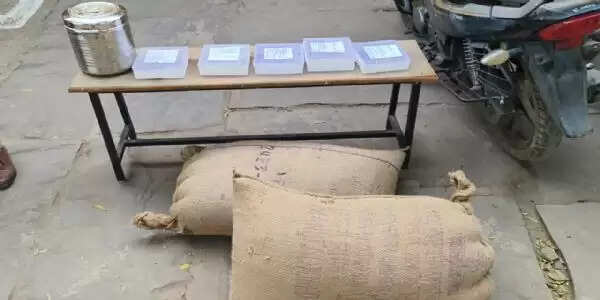 दमोह पुलिस ने चोरों का गिरोह पकड़ा, छह लाख का माल बरामद, एक नाबालिग भी शामिल