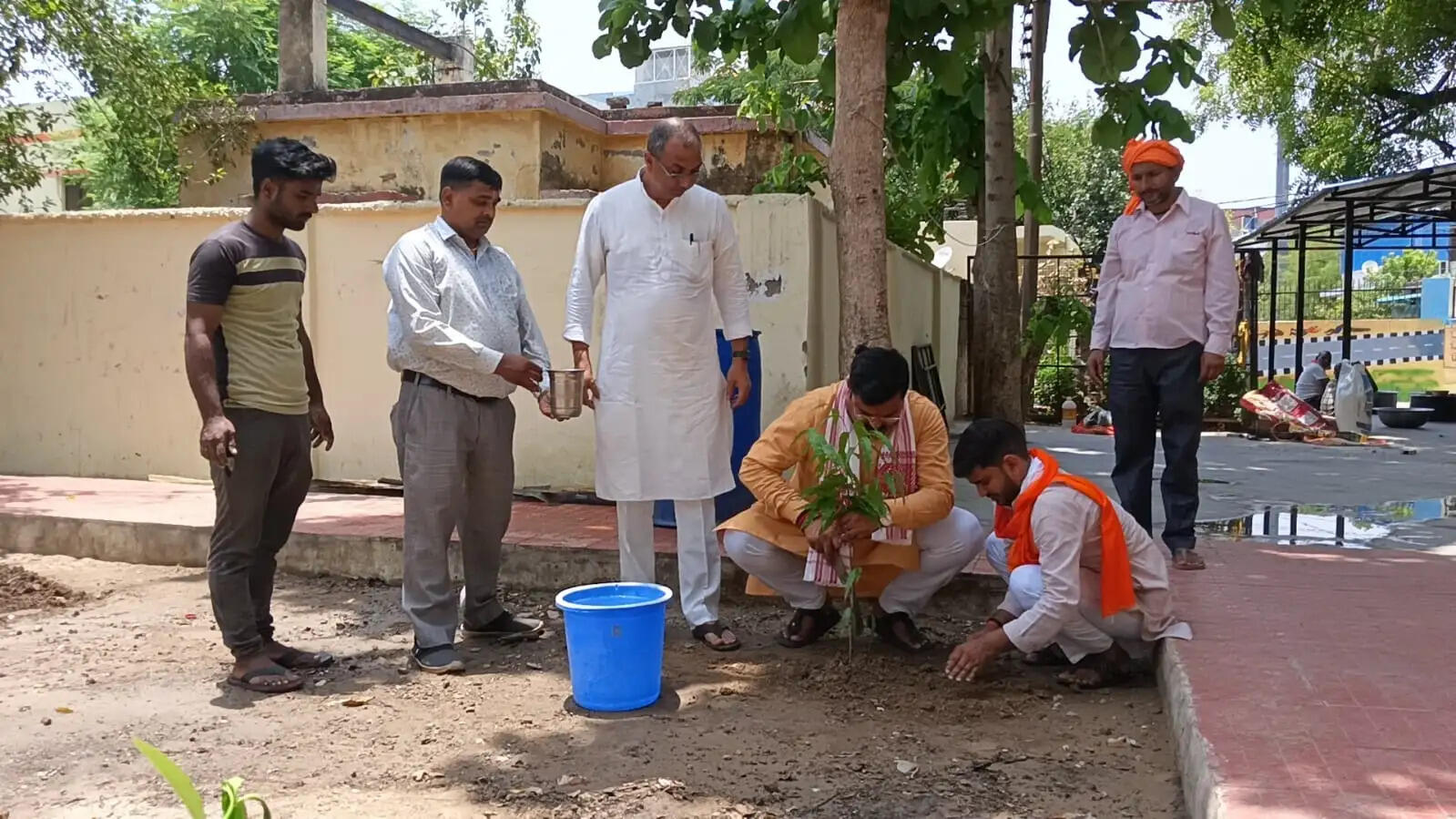 विश्व संवाद केंद्र : बड़े मंगल पर प्रांत प्रचारक कौशल ने किया प्लास्टिक मुक्त विशाल भंडारे का शुभारंभ