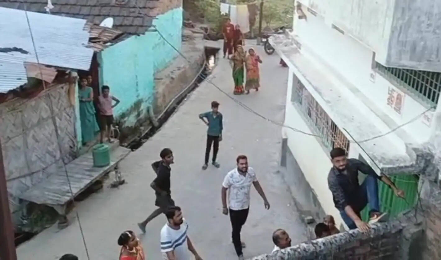 महिला ने पड़ोसियों पर लगाया मारपीट करने का आरोप