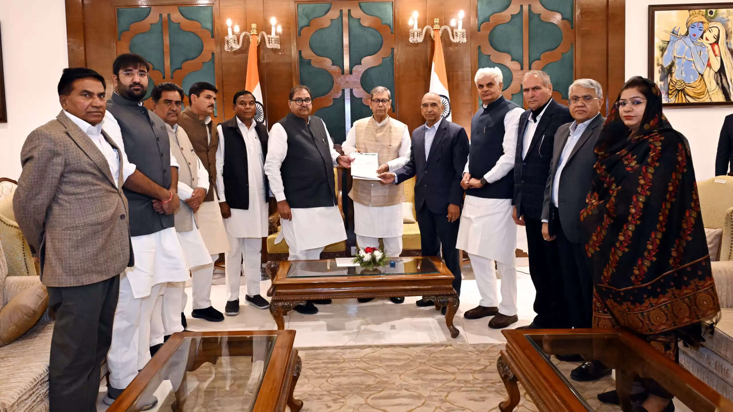 अभय चौटाला के नेतृत्व में राज्यपाल से मिला इनेलो प्रतिनिधिमंडल