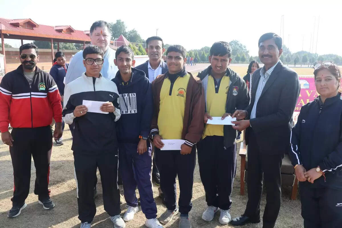 कार्निवल के शुभारंभ पर दिव्यांग बच्चों के लिए खेल प्रतियोगिता का आयोजन