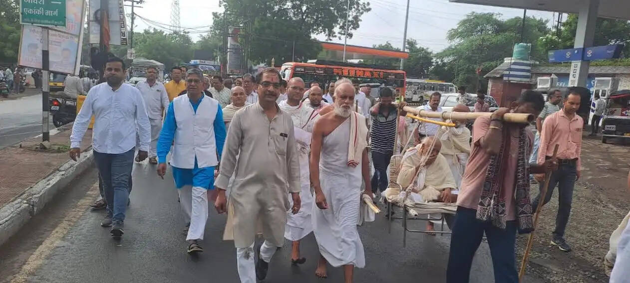 मंदसौरः आचार्य श्री अशोक सागर सूरीश्वरजी म. सा. सहित 5 आचार्यों का नगर में हुआ आगमन