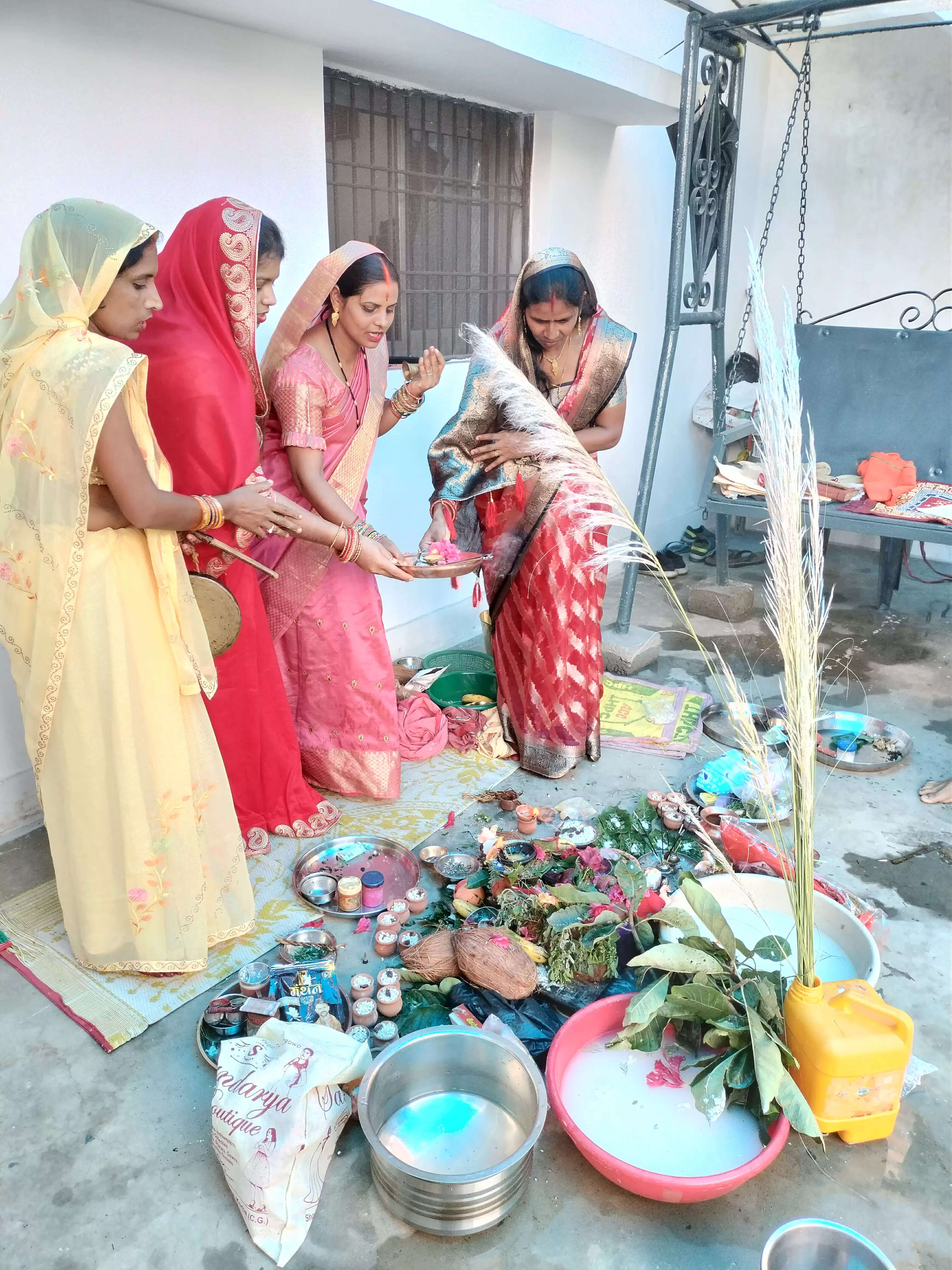 संतान की दीर्घायु के लिए माताओं ने रखा हलषष्ठी व्रत