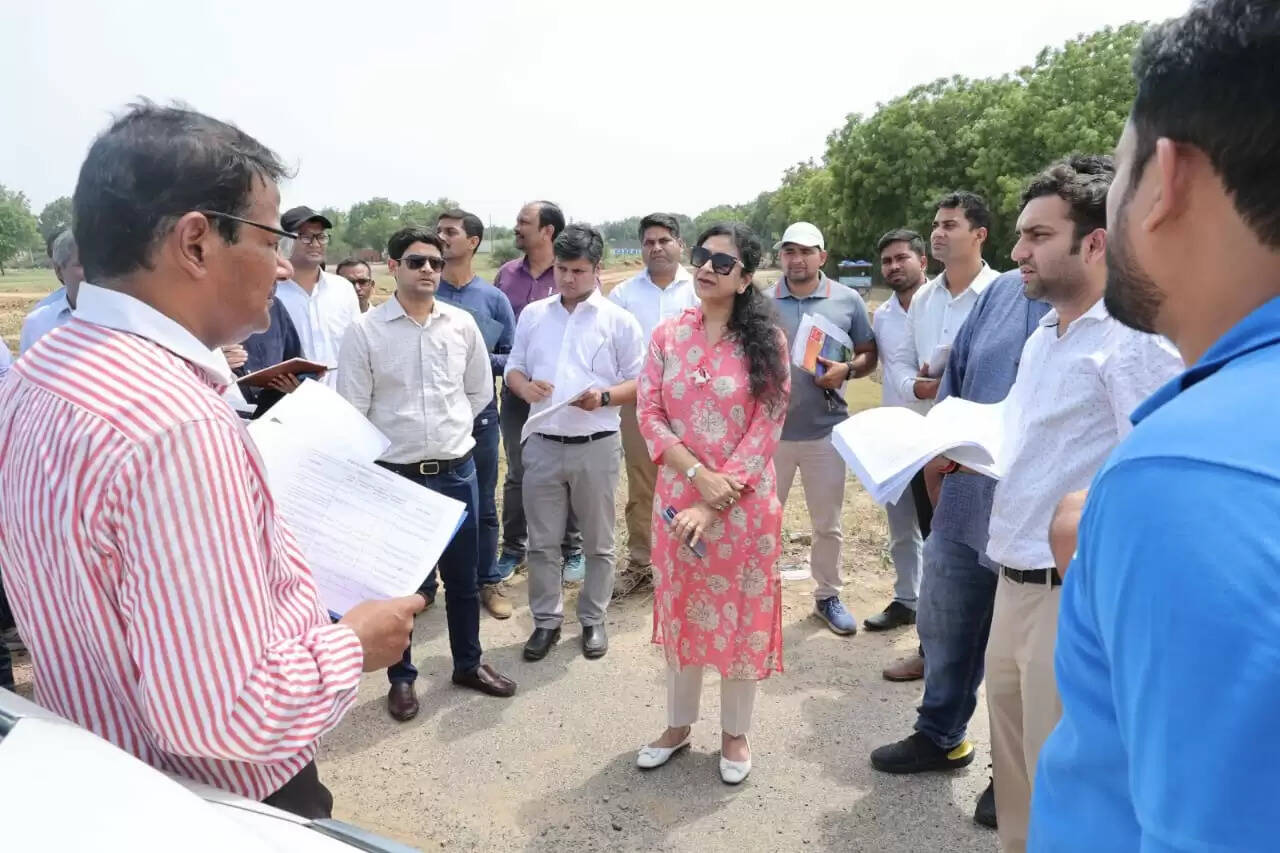 ग्रेटर नोएडा अथॉरिटी ने दस लापरवाह फर्मों पर लगाईं 65 लाख की अर्थ दण्ड