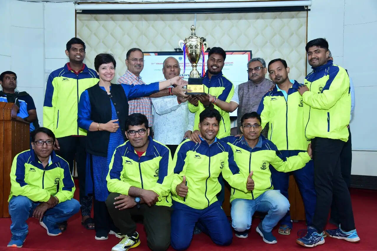 &nbsp;सीएसआईआर&nbsp;के&nbsp;वैज्ञानिकों&nbsp;ने&nbsp;बहाये&nbsp;पसीने,&nbsp; &nbsp; वालीबाल&nbsp;&nbsp;में&nbsp;हैदराबाद&nbsp;और&nbsp;कोलकाता&nbsp;ने&nbsp;किया&nbsp;क्वालीफाई