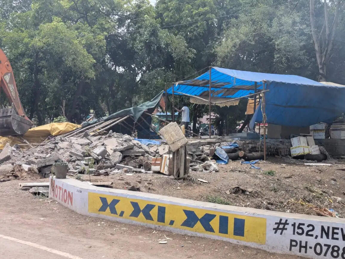 दुर्ग जिले में हनोदा माइनर नहर क्षेत्र में विशेष अतिक्रमण हटाओ अभियान
